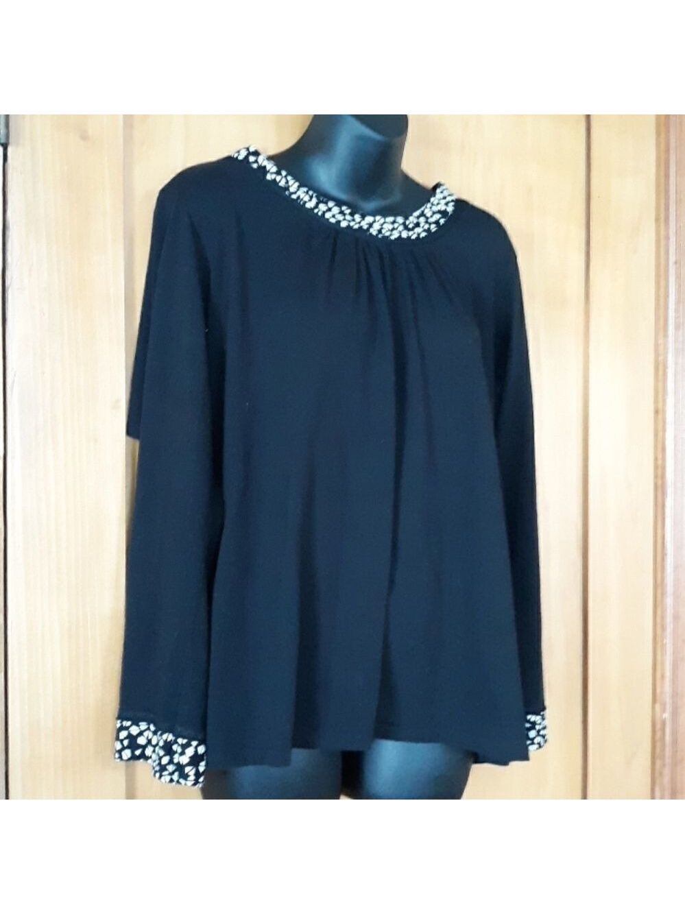 Liz Claiborne  Geometry pattern top